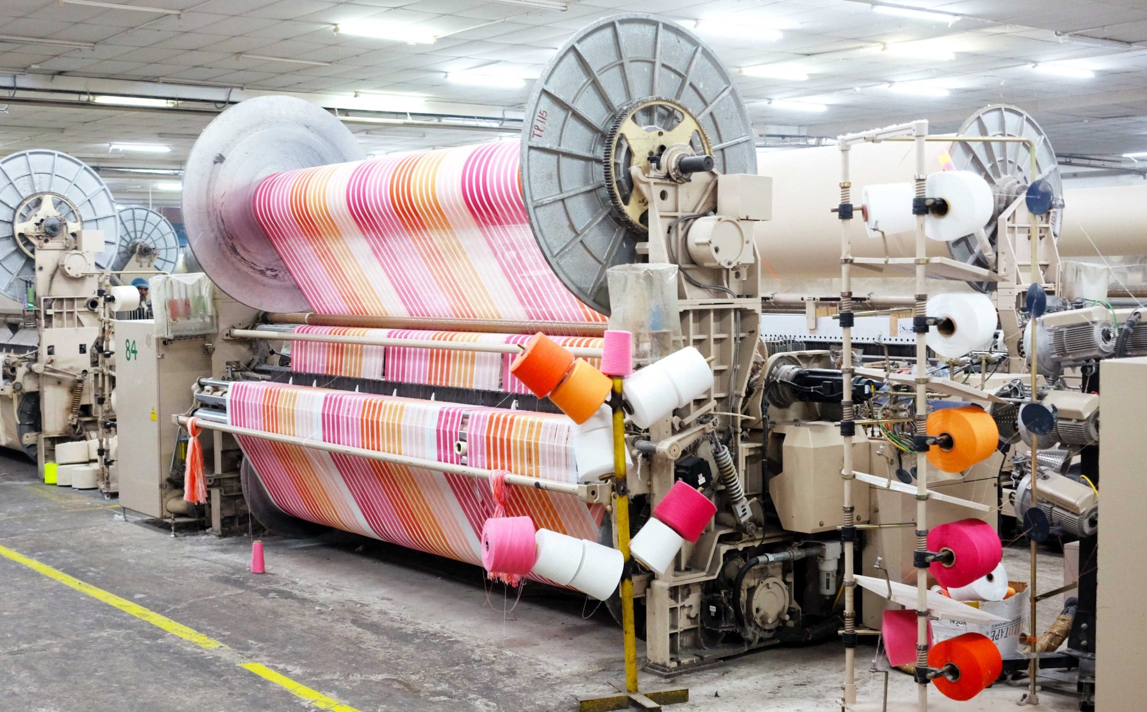 Read more about the article The Top Textile Industry Trends to Watch in 2023